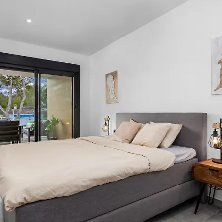 Sunny 4p With Terrace Apartment
