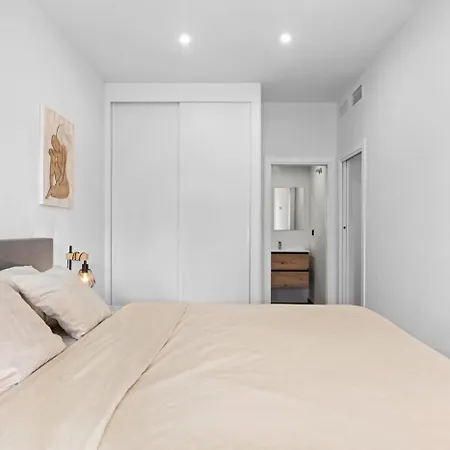 Sunny 4p With Terrace Apartment